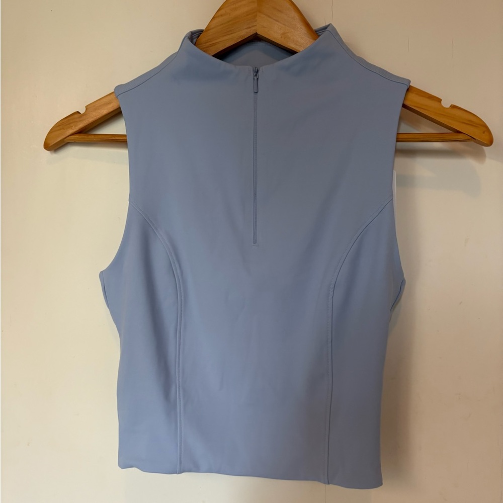 NWT Fitted workout top. With front half zip sleeveless. Fully lined size XS